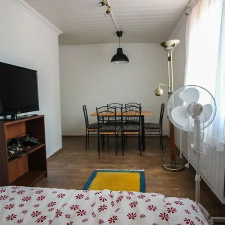 Cicero Apartment